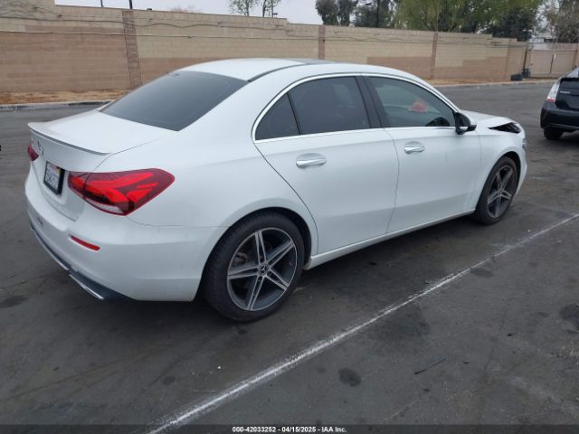 WDD3G4EB3KW027838 Mercedes-Benz A 220
