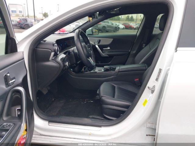 WDD3G4EB3KW027838 Mercedes-Benz A 220