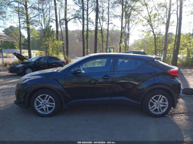 NMTKHMBXXMR118965 Toyota C-HR LE
