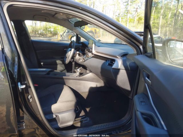NMTKHMBXXMR118965 Toyota C-HR LE