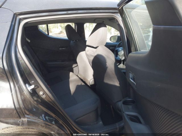 NMTKHMBXXMR118965 Toyota C-HR LE