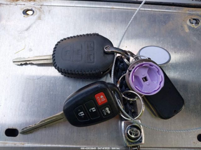 5YFBURHE7HP731897 Toyota COROLLA SE