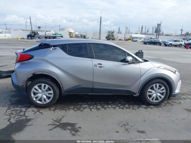 JTNKHMBX4K1025673 Toyota C-HR LE