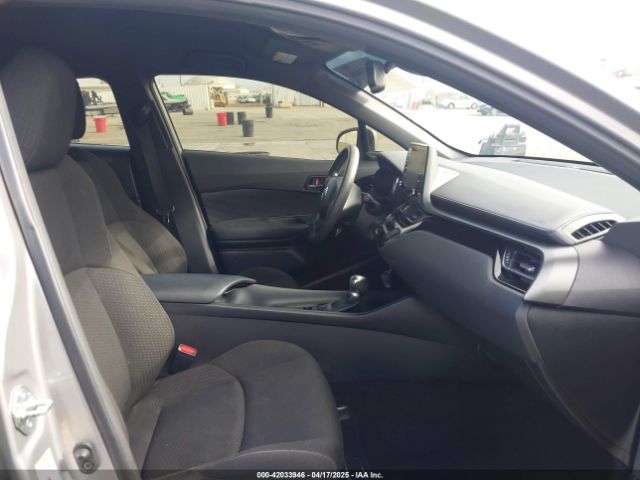 JTNKHMBX4K1025673 Toyota C-HR LE