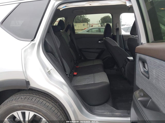 JN8BT3BA6PW417500 Nissan Rogue Sv Fwd