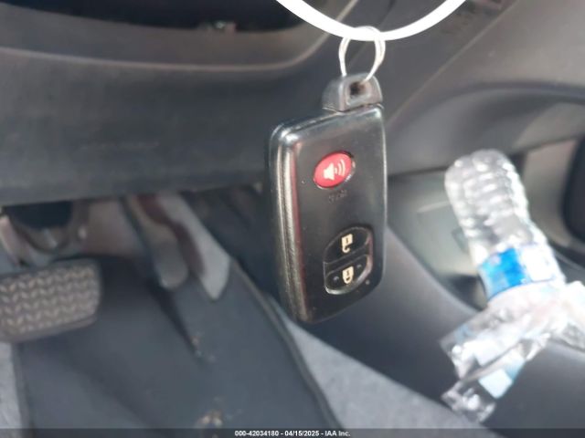 JTDKN3DU9F0453261 Toyota Prius Two