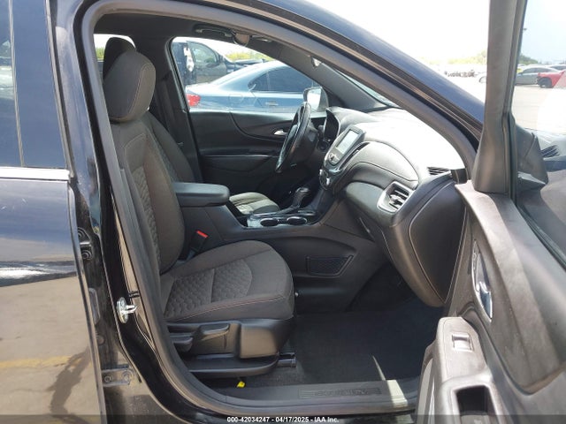 2GNAXKEXXJ6218383 Chevrolet EQUINOX LT