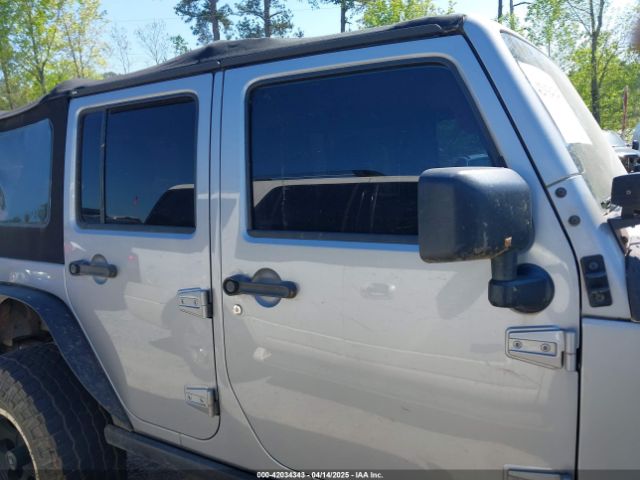 1C4BJWDG4EL292421 Jeep Wrangler Unlimited Sport