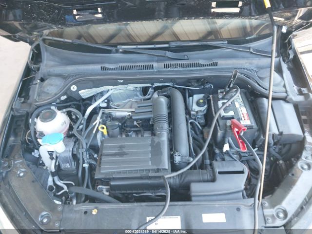 3VWDB7AJ5JM261387 Volkswagen Jetta 1.4t Se/1.4t Wolfsburg Edition