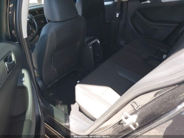 3VWDB7AJ5JM261387 Volkswagen Jetta 1.4t Se/1.4t Wolfsburg Edition
