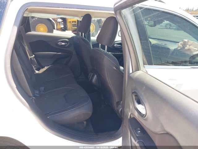 1C4PJLCB0FW616538 Jeep Cherokee Latitude