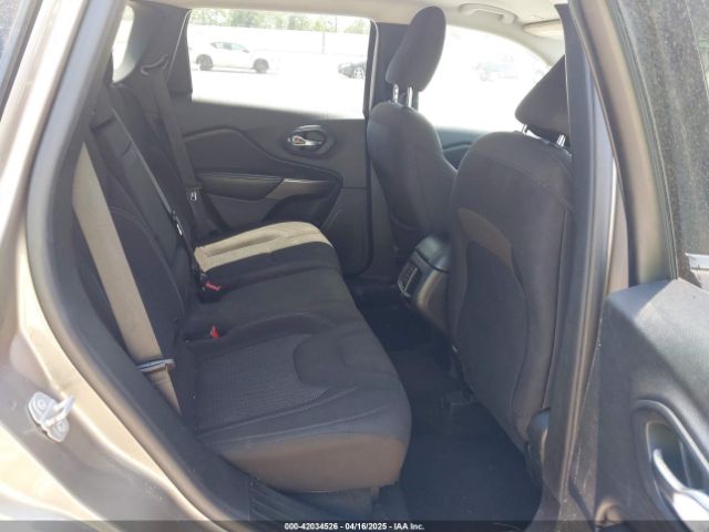 1C4PJLCB5KD327631 Jeep Cherokee Latitude Fwd