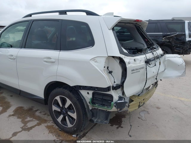 JF2SJARC3JH499678 Subaru Forester 2.5i Limited