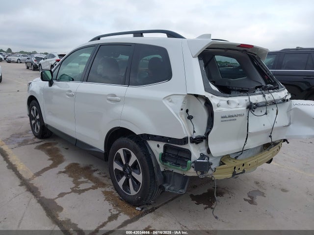 JF2SJARC3JH499678 Subaru Forester 2.5i Limited