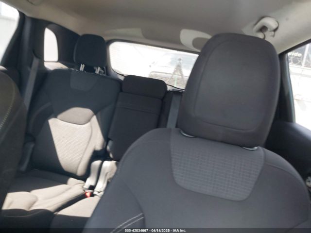 1C4PJLCB9FW627909 Jeep Cherokee Latitude