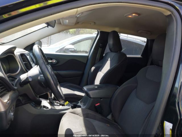 1C4PJLCB9FW627909 Jeep Cherokee Latitude