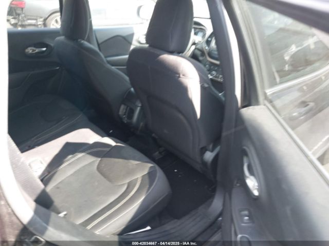 1C4PJLCB9FW627909 Jeep Cherokee Latitude