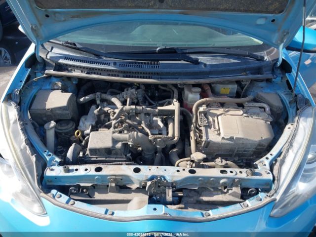 JTDKDTB30F1100821 Toyota Prius C Four