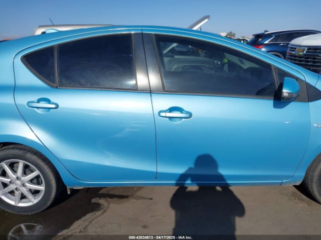 JTDKDTB30F1100821 Toyota Prius C Four