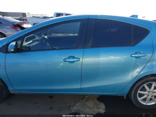 JTDKDTB30F1100821 Toyota Prius C Four
