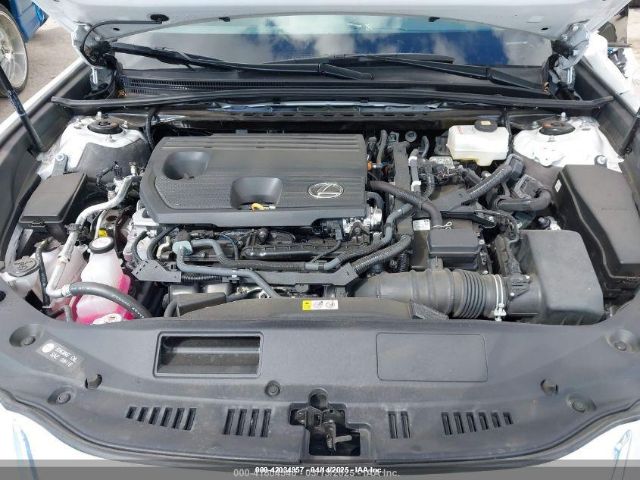 58ADA1C14RU053612 Lexus ES 300H