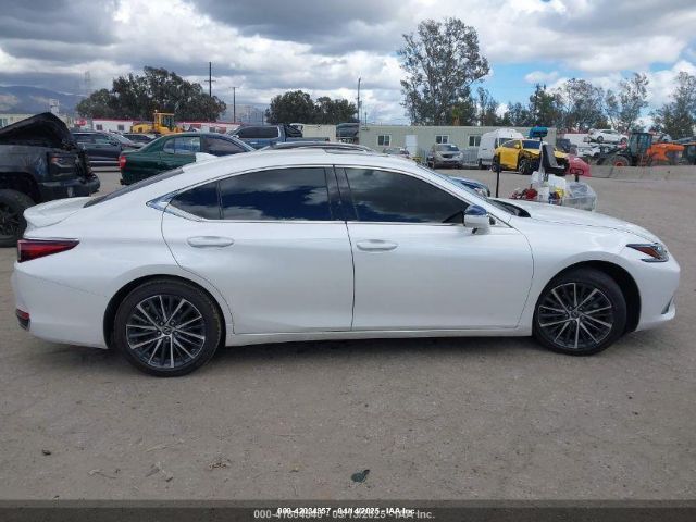 58ADA1C14RU053612 Lexus ES 300H