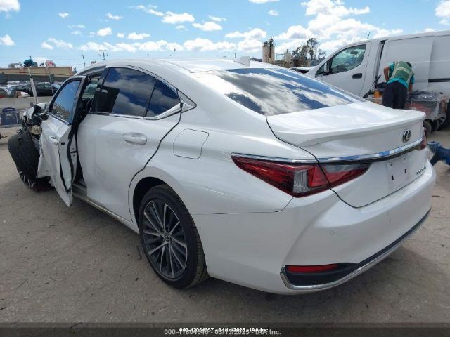 58ADA1C14RU053612 Lexus ES 300H