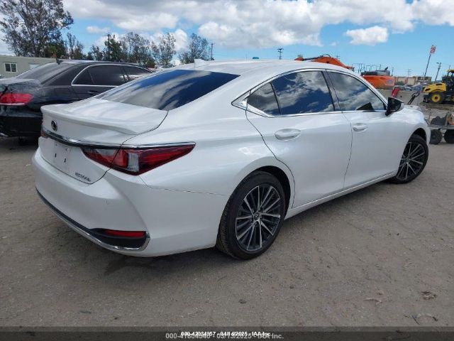58ADA1C14RU053612 Lexus ES 300H