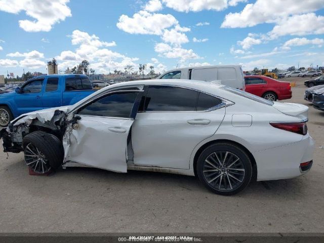 58ADA1C14RU053612 Lexus ES 300H
