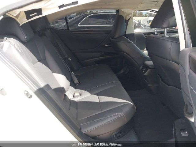 58ADA1C14RU053612 Lexus ES 300H