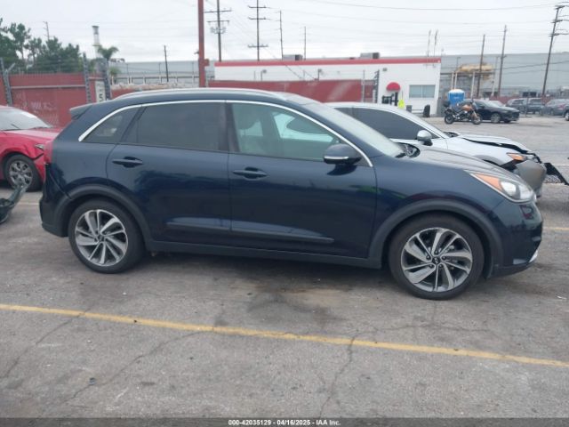 KNDCE3LC6H5048381 KIA Niro Touring