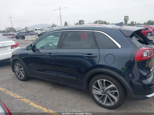 KNDCE3LC6H5048381 KIA Niro Touring