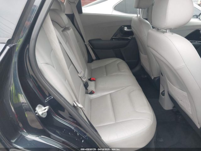 KNDCE3LC6H5048381 KIA Niro Touring