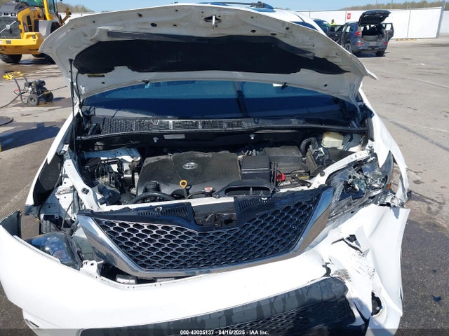 5TDXZ3DC8HS871148 Toyota Sienna Se Premium 8 Passenger