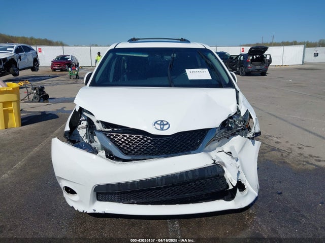 5TDXZ3DC8HS871148 Toyota Sienna Se Premium 8 Passenger