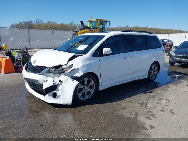 5TDXZ3DC8HS871148 Toyota Sienna Se Premium 8 Passenger