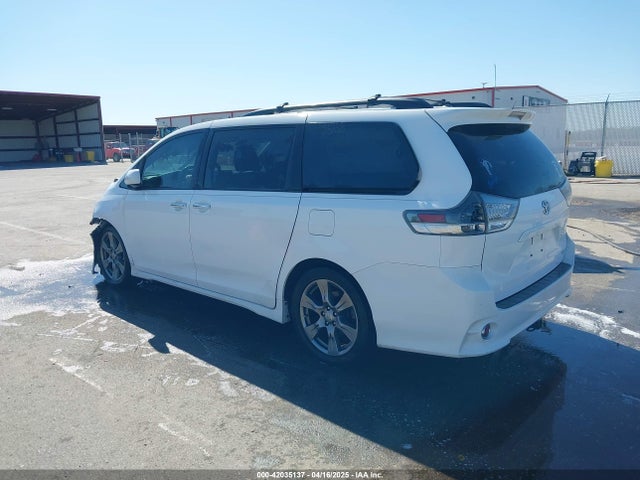 5TDXZ3DC8HS871148 Toyota Sienna Se Premium 8 Passenger