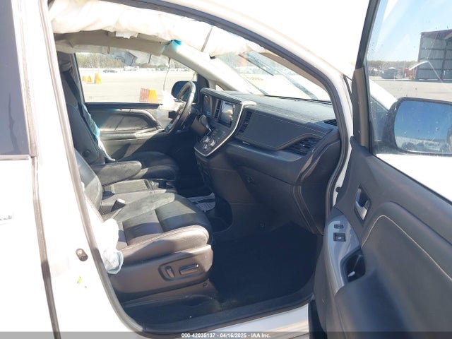 5TDXZ3DC8HS871148 Toyota Sienna Se Premium 8 Passenger