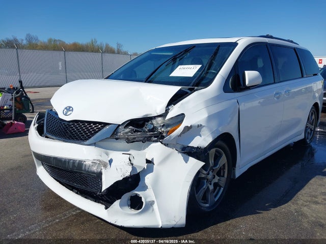5TDXZ3DC8HS871148 Toyota Sienna Se Premium 8 Passenger