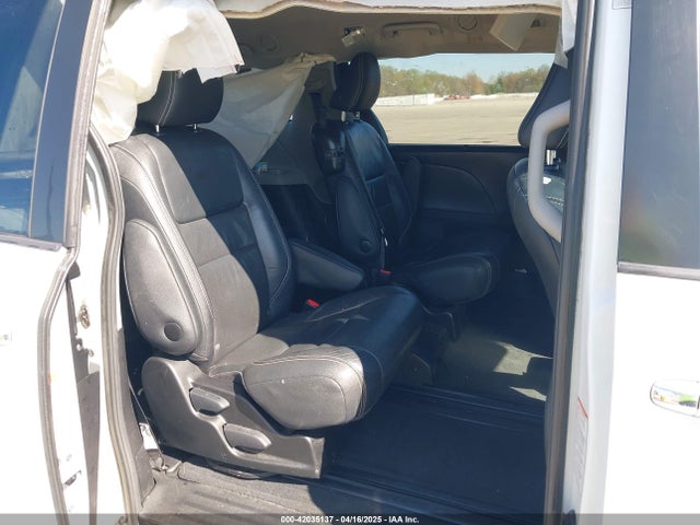 5TDXZ3DC8HS871148 Toyota Sienna Se Premium 8 Passenger