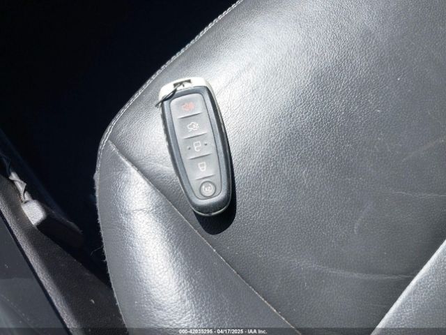 1FMCU0JX5FUB87813 Ford Escape Titanium
