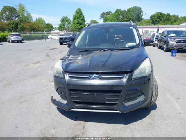 1FMCU0JX5FUB87813 Ford Escape Titanium
