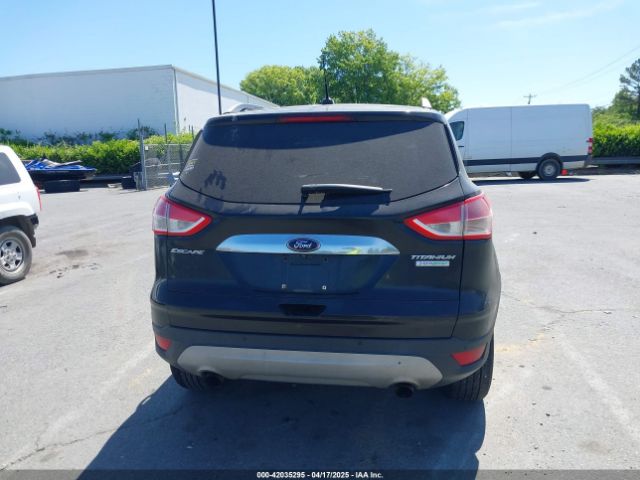1FMCU0JX5FUB87813 Ford Escape Titanium