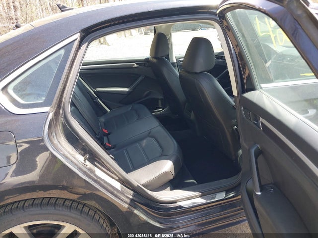 1VWDT7A35HC057621 Volkswagen Passat 1.8t R-line