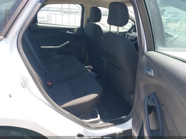 1FADP3F24JL279756 Ford FOCUS SE