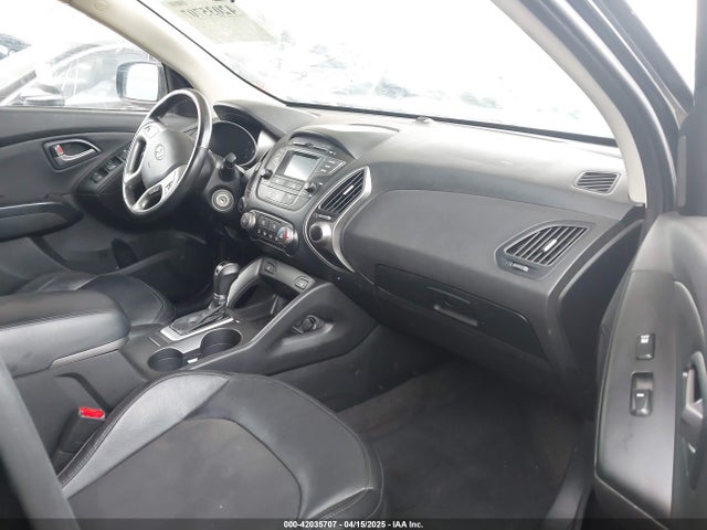 KM8JU3AG1FU109439 Hyundai TUCSON SE