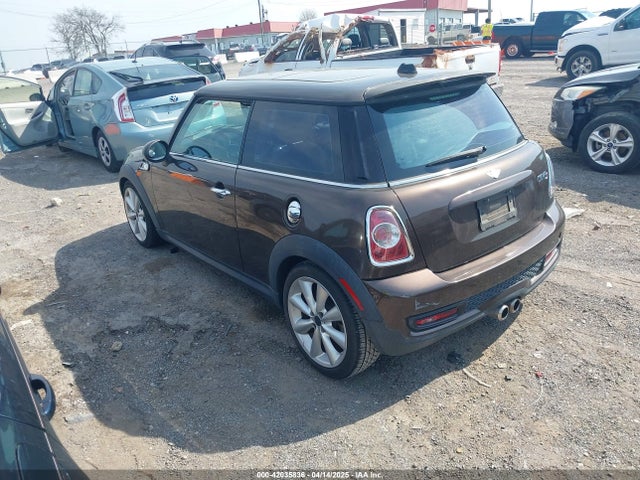 2011 MINI COOPER S WMWSV3C5XBTY14285 Photo 2