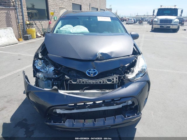 JTDZN3EUXFJ027926 Toyota Prius V Four