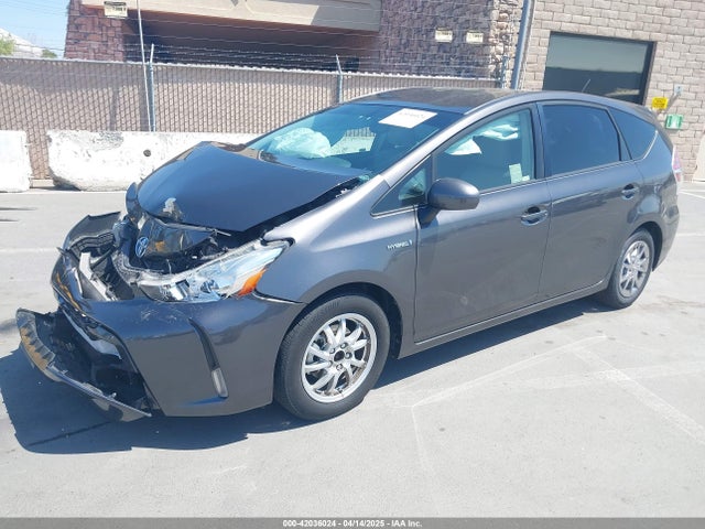 JTDZN3EUXFJ027926 Toyota Prius V Four