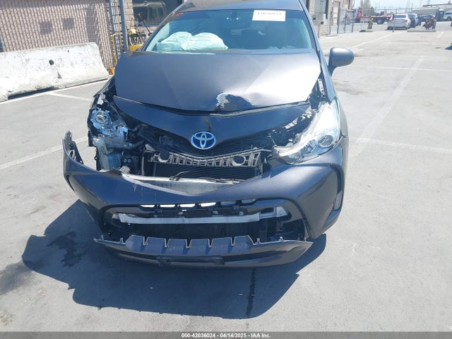 JTDZN3EUXFJ027926 Toyota Prius V Four